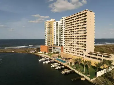 Plano de Departamento acogedor con vista al mar y alberca