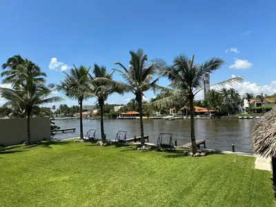 Plano de Departamento acogedor con vista al mar y alberca