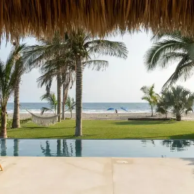 Casa Nisa - La Flia Beachfront Luxury