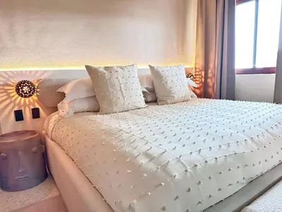 Cama o camas de una habitación en Casa Escorpión Oaxaca · · Handmade in Oaxaca · A/C · Patio · Rooftop ·