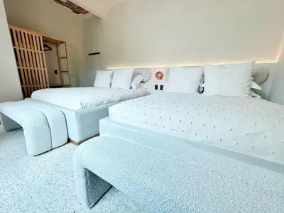 Cama o camas de una habitación en Casa Escorpión Oaxaca · · Handmade in Oaxaca · A/C · Patio · Rooftop ·