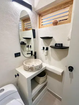 Un baño de Casa Escorpión Oaxaca · · Handmade in Oaxaca · A/C · Patio · Rooftop ·