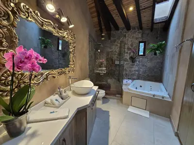 Un baño de Loft Michelangelo: ¡El esplendor de ValQuirico!