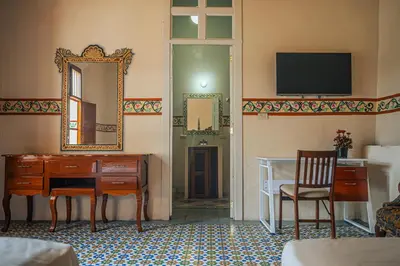 Una televisión o centro de entretenimiento en Hotel Montecillo
