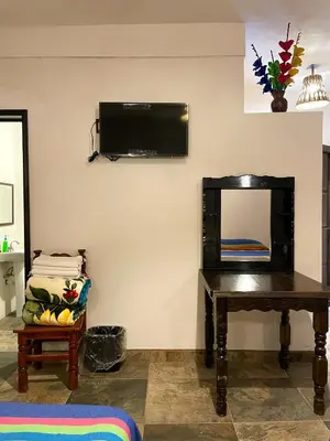 Una televisión o centro de entretenimiento en Hotel Yalnazac Mitla