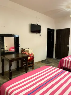 Una televisión o centro de entretenimiento en Hotel Yalnazac Mitla