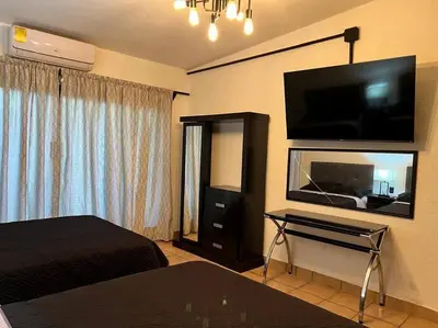 Una televisión o centro de entretenimiento en Casa con alberca 685
