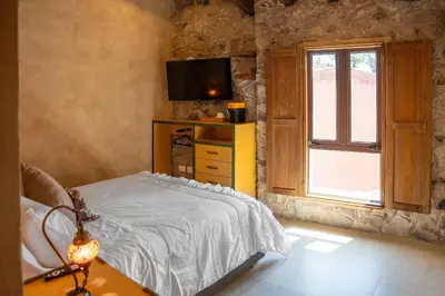 Cama o camas de una habitación en Suite Raffaello: Diseño y Comodidad en ValQuirico