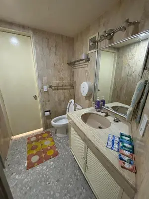 Un baño de Playa dorada