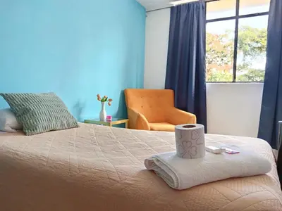 Cama o camas de una habitación en Habitación individual con baño cerca al Parque San José