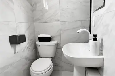 Un baño de Habitación acogedora
