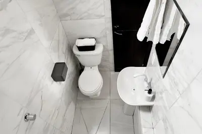 Un baño de Habitación acogedora