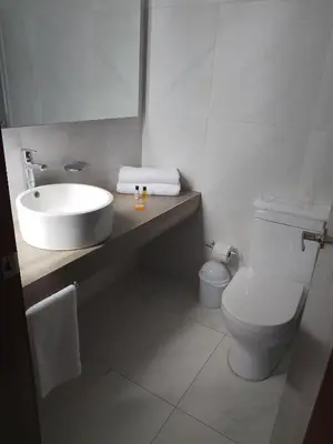 Un baño de Apartamento de lujo Col La Paz 201