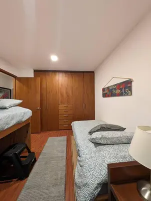Cama o camas de una habitación en Depto nuevo cerca de parque FINSA