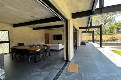 Una televisión o centro de entretenimiento en ACOGEDORA CASa EN MALINALCO