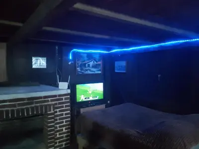 Una televisión o centro de entretenimiento en Cabañas el Haya