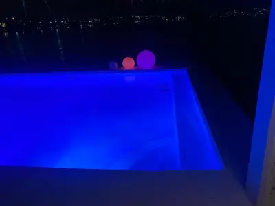 Piscina en o cerca de Casa Mediterránea, lujo y confort junto al lago