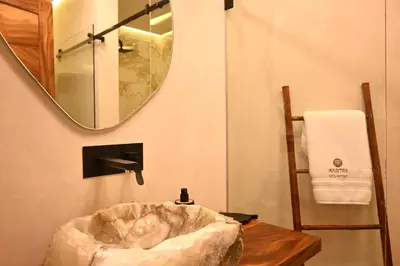 Un baño de Mantra Hotel Boutique