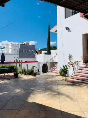 Edificio en el que se encuentra la habitación en casa particular