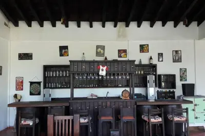 El salón o zona de bar de Casa Alce
