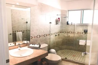 Un baño de Penthouse en Las Brisas Acapulco