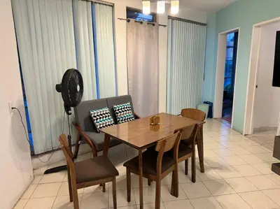Una televisión o centro de entretenimiento en Departamento de las flores