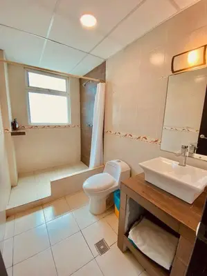 Un baño de Depto Excelente ubicación Vista parcial Mar