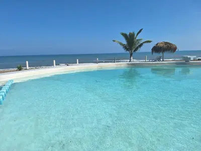 Piscina en o cerca de la Playita
