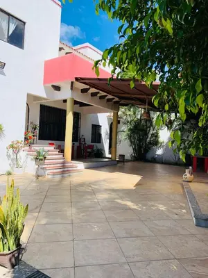 Edificio en el que se encuentra el hostal o pensión