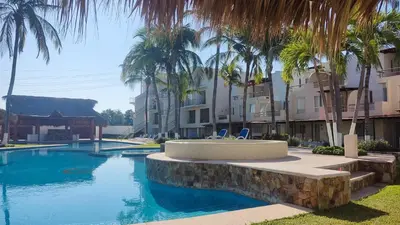 Piscina en o cerca de Hermosa Villa con recamara en PB