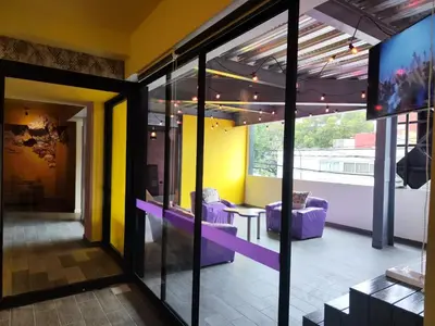 Zona de estar de Hermoso departamento con jacuzzi