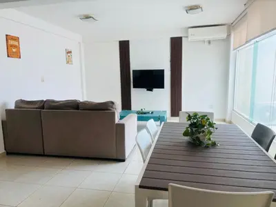 Una televisión o centro de entretenimiento en Depa con alberca a 2 minutos Playa Vicente Fox 1