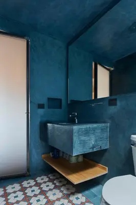 Un baño de Azul Terraza Diseno Ubicacion Confort and AC