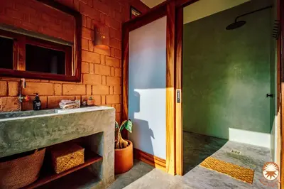 Un baño de Coyote, 6BR Ocean View Villa, Playa del Amor