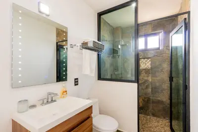 Un baño de Hermosa casa de playa