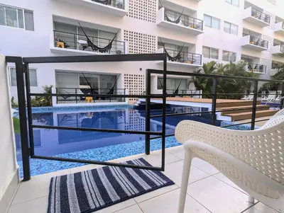 Piscina en o cerca de Adults Only Condo Close to the Beach