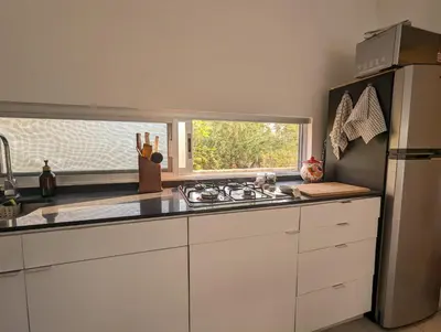 Una cocina o zona de cocina en Adults Only Condo Close to the Beach