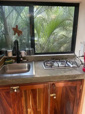 Una cocina o zona de cocina en La Punta SurfHouse AC Starlink