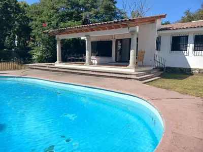 Piscina en o cerca de Casa con alberca y jardin en parres jiutepex