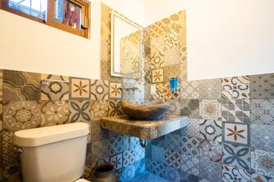 Un baño de Cozy House with Pool and 3 Bedrooms