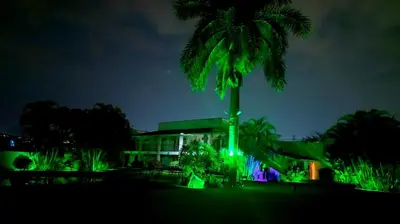 Jardín al aire libre en Hotel Iguanas