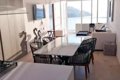 Una televisión o centro de entretenimiento en Apartamento Frente al Mar en Acapulco