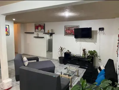Una televisión o centro de entretenimiento en Departamento con terraza lobo