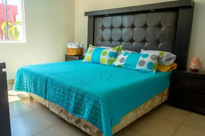 Cama o camas de una habitación en Family House with Pool 10 min airport