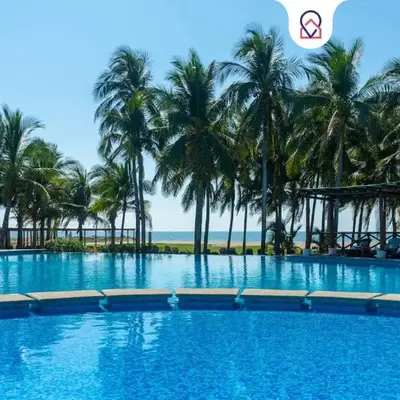 Family House with Pool 10 min airport