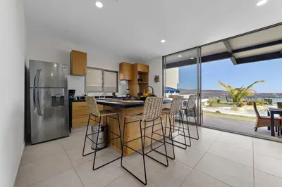 Una cocina o zona de cocina en Family House Pool & Lake view 4 Bedrooms