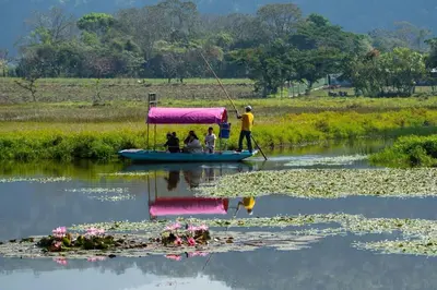 Paisaje cerca de este barco