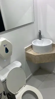 Un baño de Hotel Sharidia Inn
