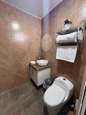 Un baño de Suite completa con servicio de chófer