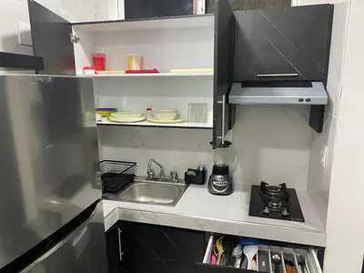 Una cocina o zona de cocina en Suite completa con servicio de chófer